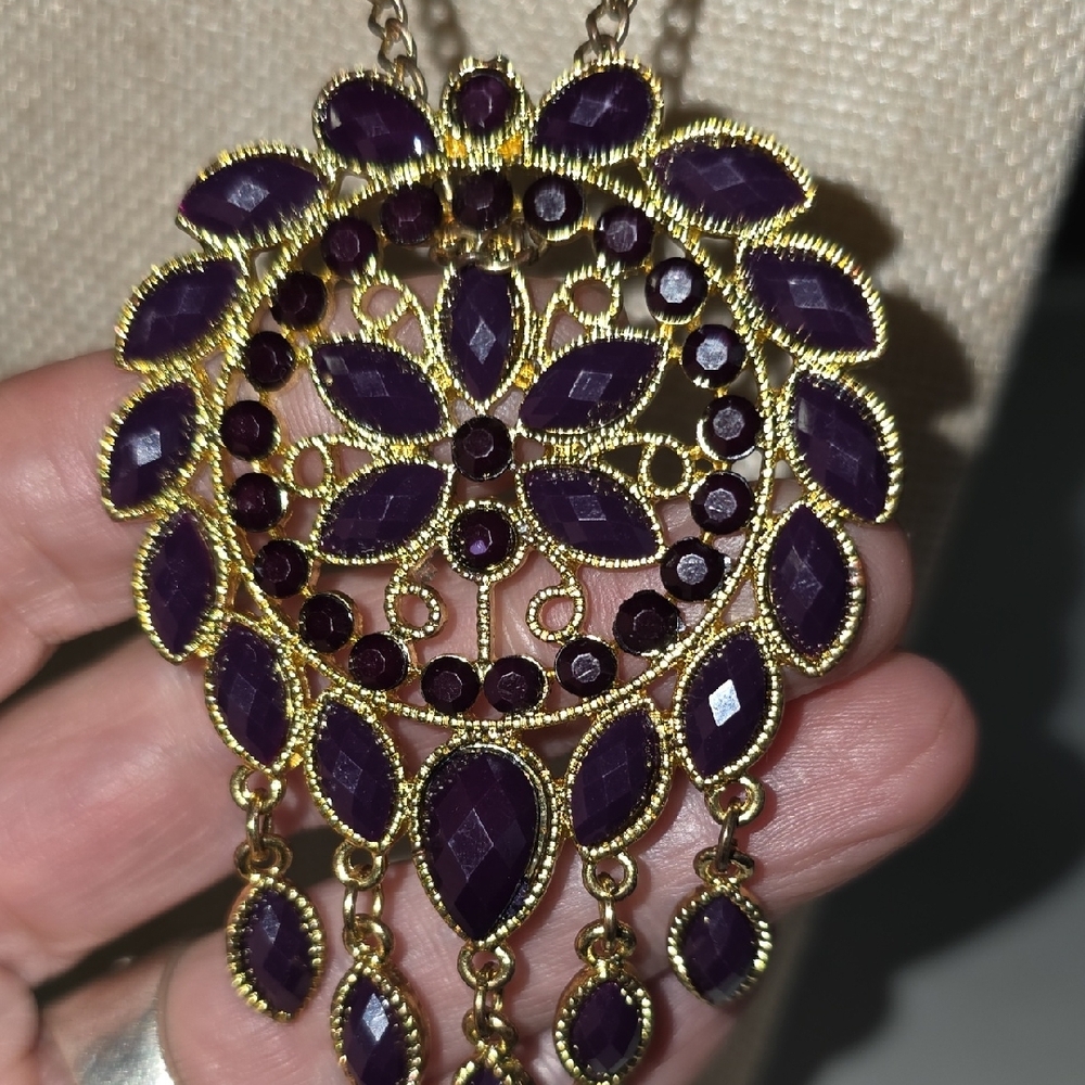Vintage-style Gold-tone And Purple Cascading Rhinestone Pendant - Picture 3 of 6